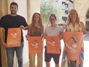 Toni Peña, regidor de Festes, Marina Obrador, regidora d'Igualtat, Cristina Zamorano, pregonera i Catalina Soler, batlessa de Felanitx.