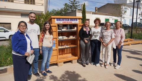 Felanitx posa en marxa el projecte pioner “Biblioteca oberta: llibres que volen” per acostar la lectura a s’Horta i Cas Concos